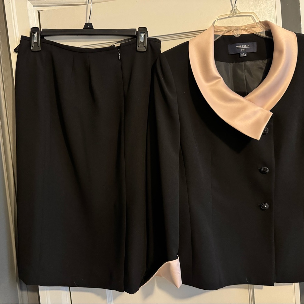 Jones Wear Black Suit Set with Pink Satin Collar